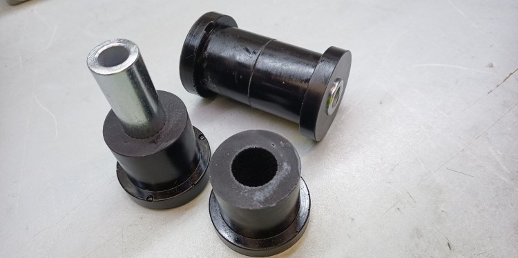 suspension bushes VW T3 2wd / syncro ( 21mm )).jpg