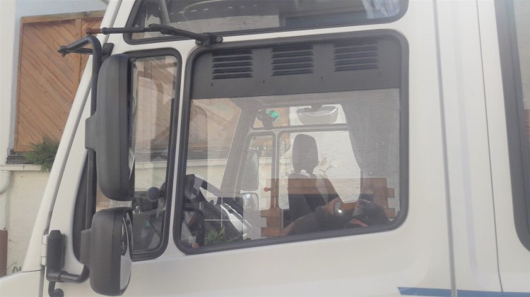 Ventilation grilles for the front door Mercedes Vario ( set / 2 pcs ).jpg