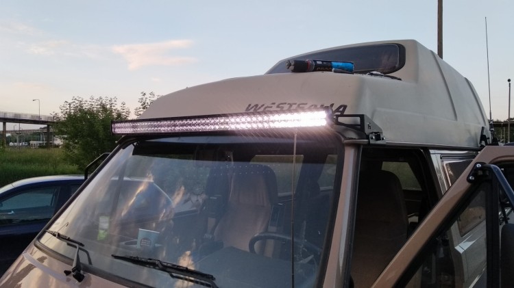 52" Light Bar Brackets VW T3.jpg